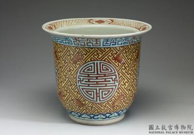 图片[2]-Planter with good fortune and longevity decoration in famille rose on a yellow ground, Jingdezhen ware, Qing dynasty (1644-1911)-China Archive